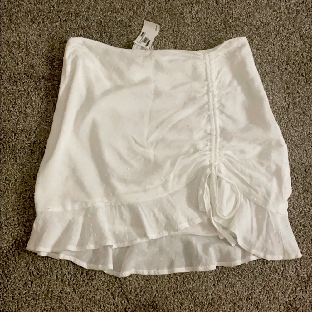 White ruffle skirt with cinch and tie